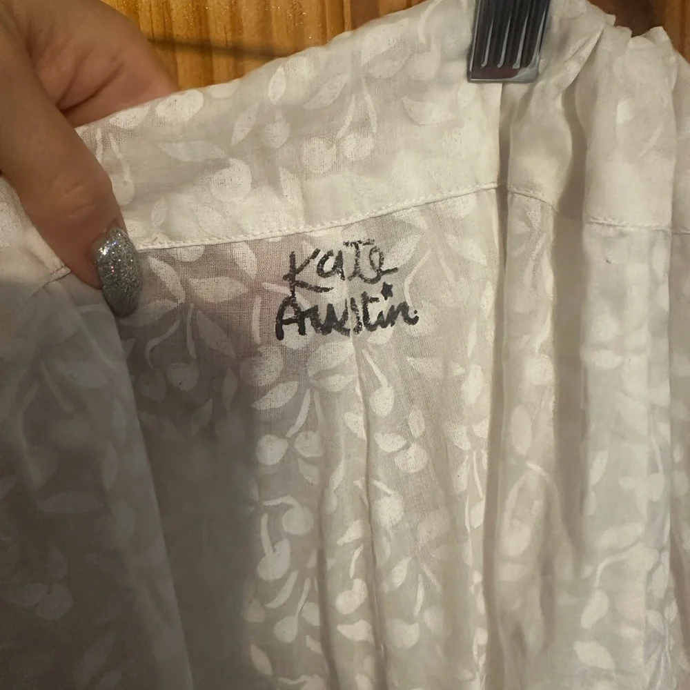 Kate Austin white cherry skirt - Picture 4 of 4